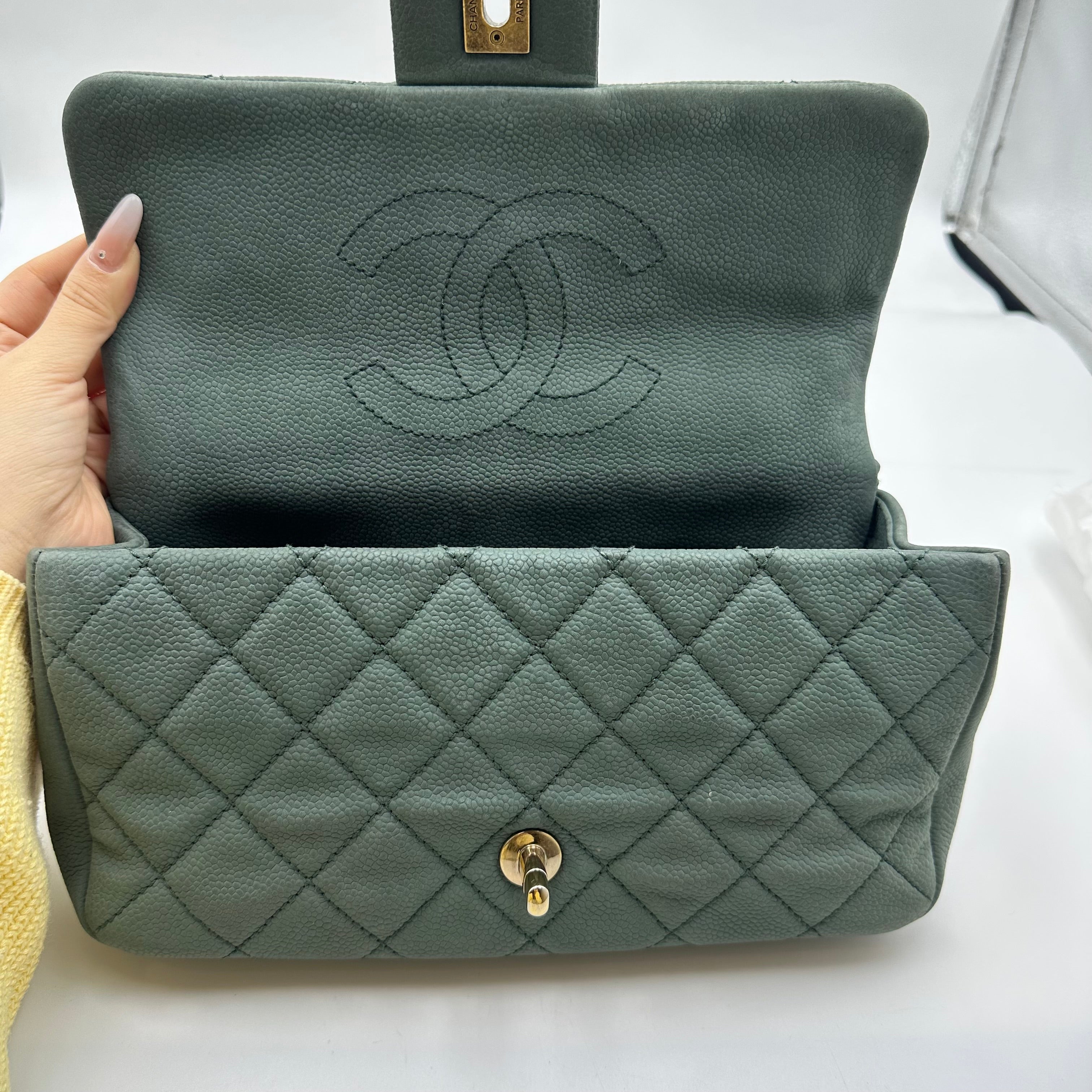 Chanel Green Caviar Shoulder Handbag with Slant Closure