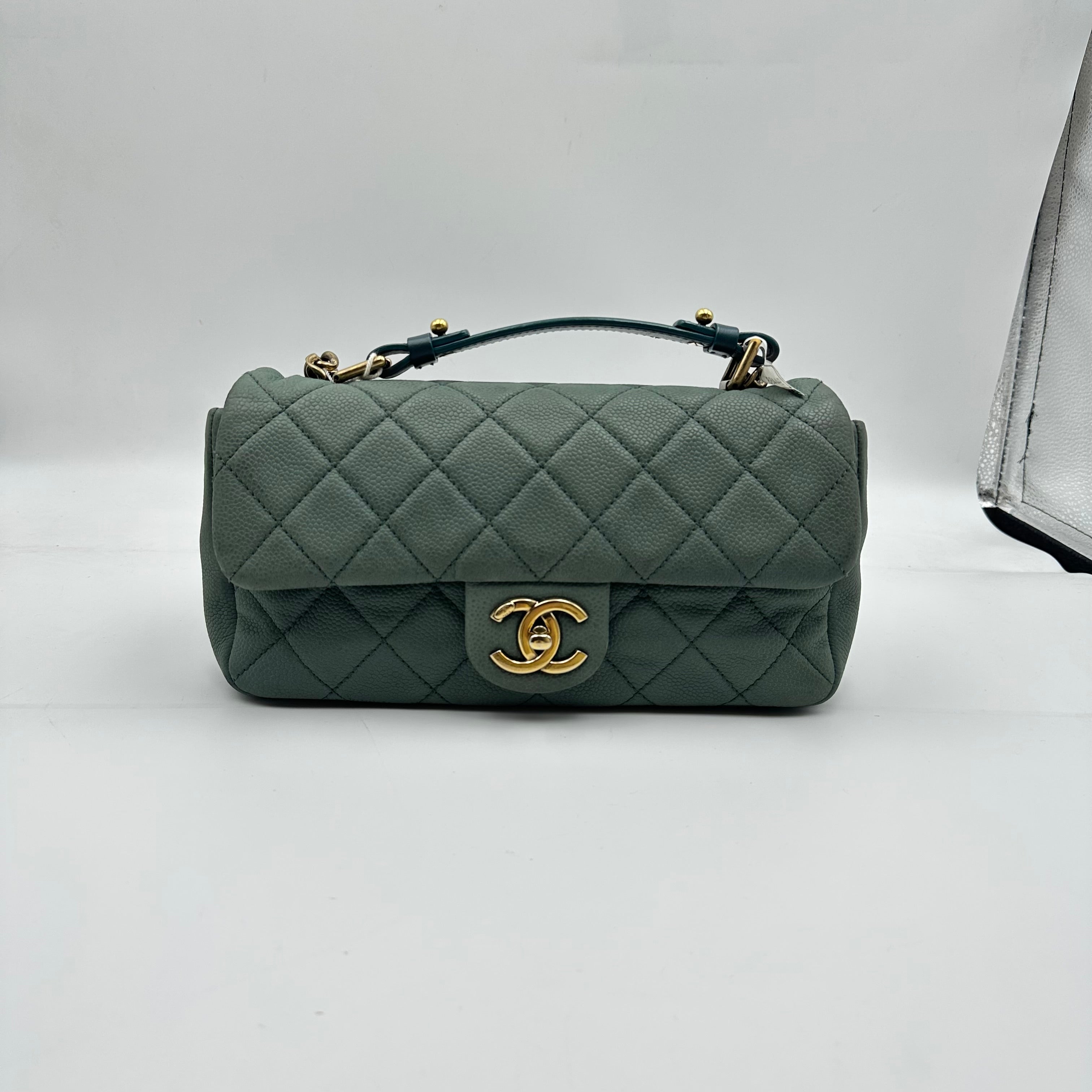 Chanel Green Caviar Shoulder Handbag with Slant Closure