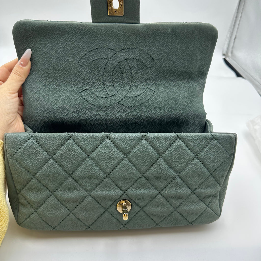 Chanel Green Caviar Shoulder Handbag with Slant Closure