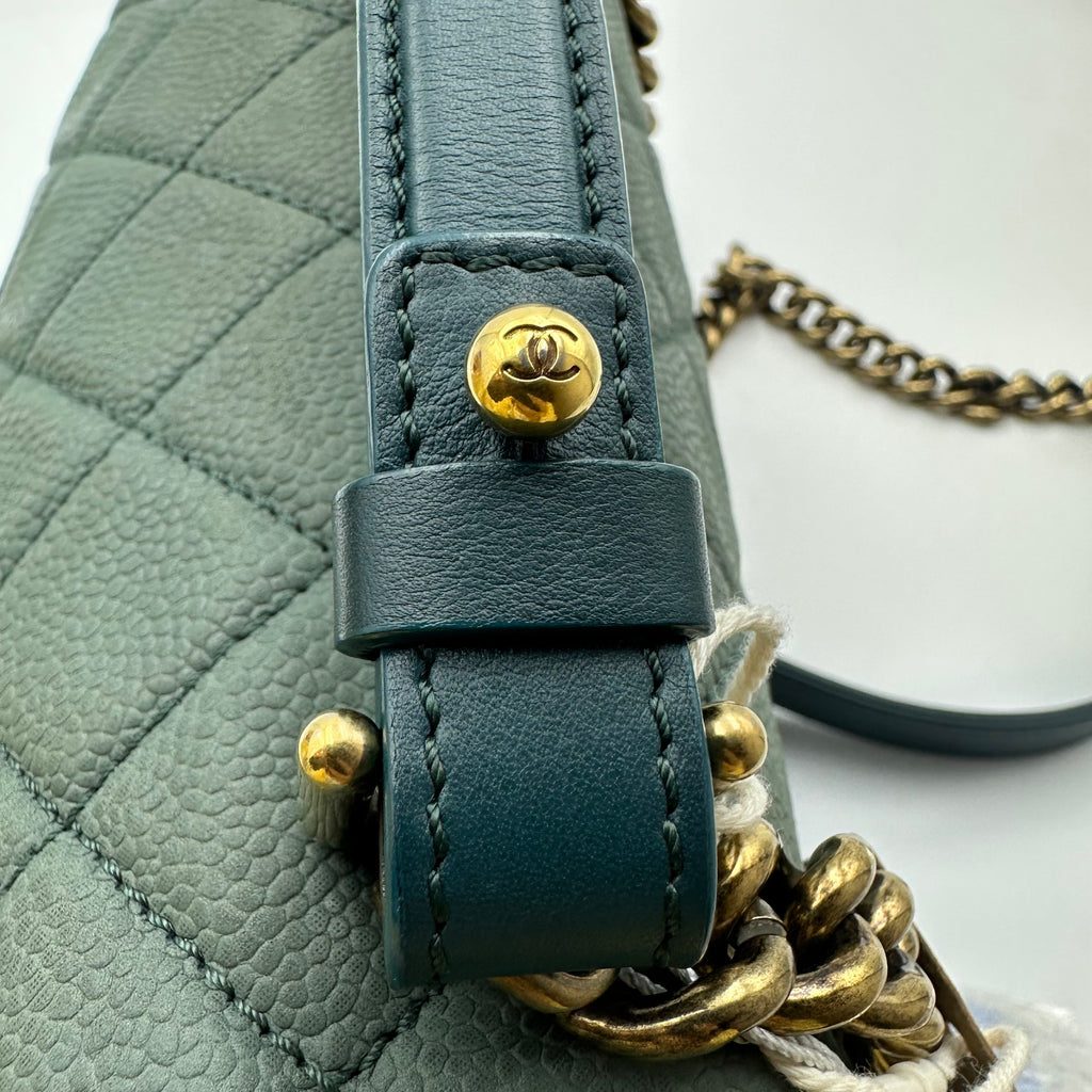 Chanel Green Caviar Shoulder Handbag with Slant Closure