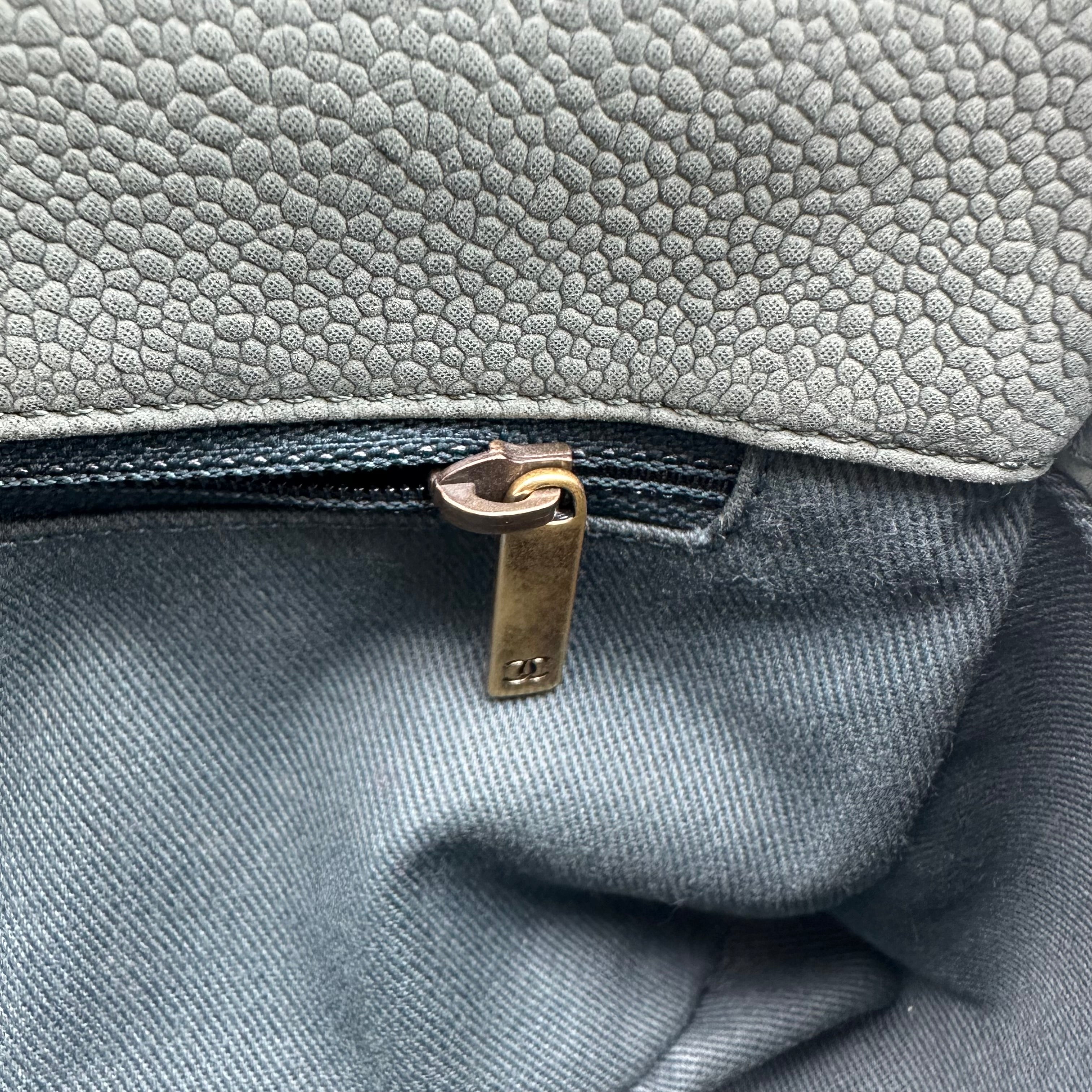 Chanel Green Caviar Shoulder Handbag with Slant Closure