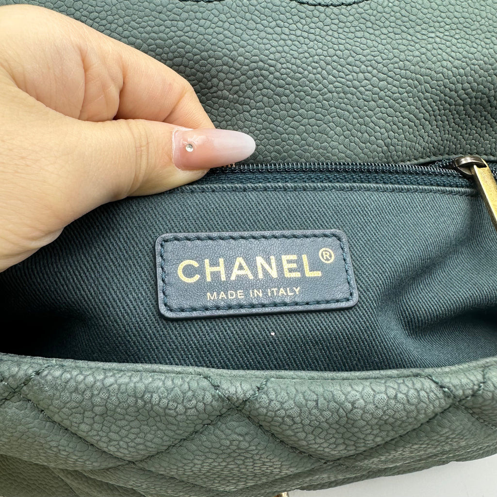 Chanel Green Caviar Shoulder Handbag with Slant Closure